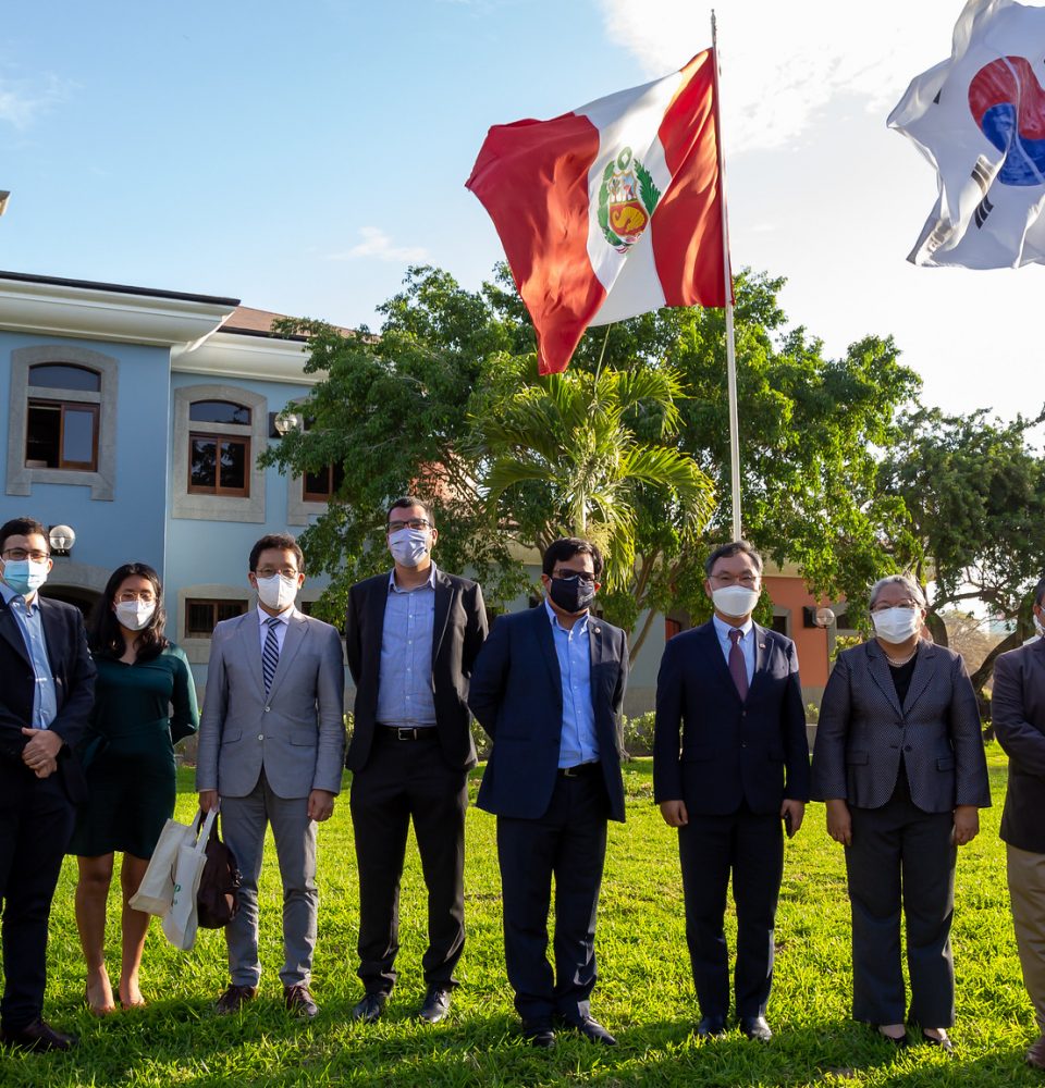 Delegacion-coreana-en-la-UDEP-2