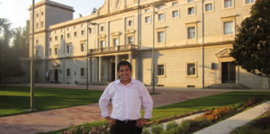 Profesor Fernando Huamán en la Universidad de Navarra