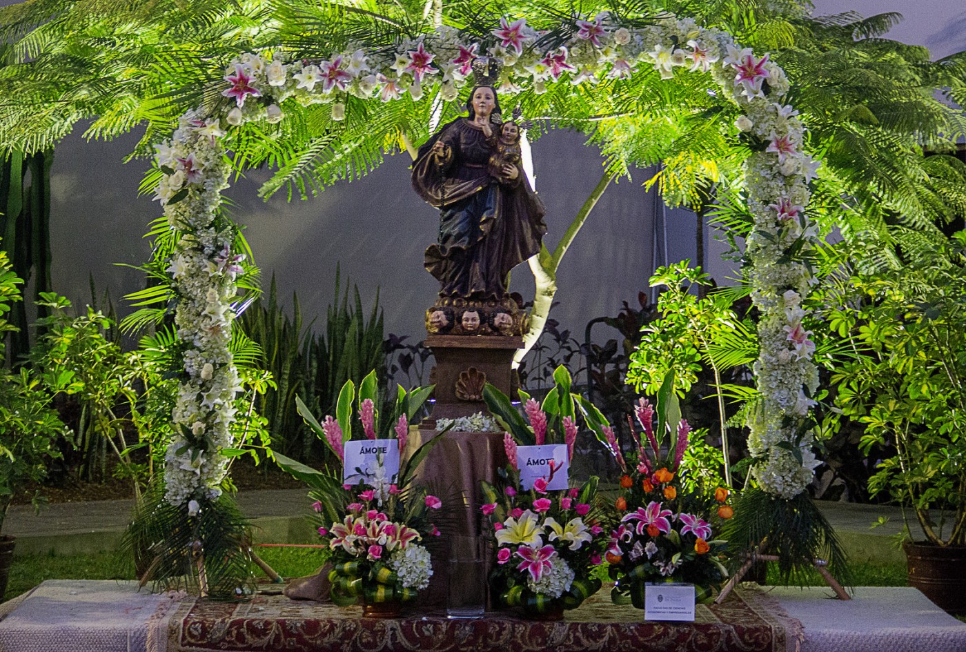 UDEP rinde homenaje a la Virgen María - UDEP Hoy