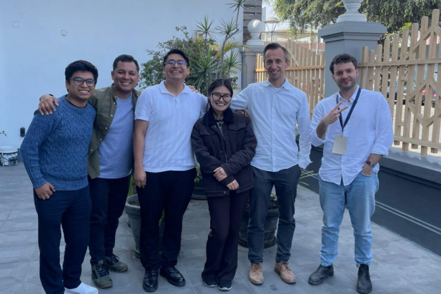 Brayan Condori con el equipo Wyss Academy for Nature, en el 2025.