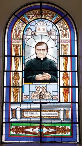 Vitral de San Josemaría en Catedral de Piura