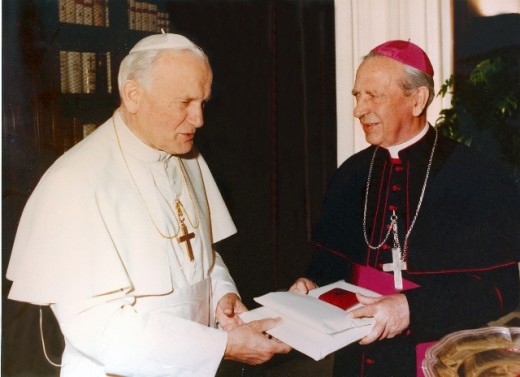 Juan Pablo II y Don Álvaro del Portillo1