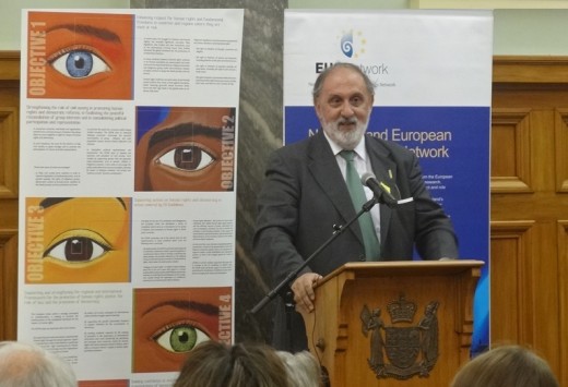 Enrique Banús expuso sobre integración europea.