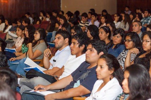 Jóvenes participantes del Piura Youth to business forum 2014, organizado por UDEP y AIESEC