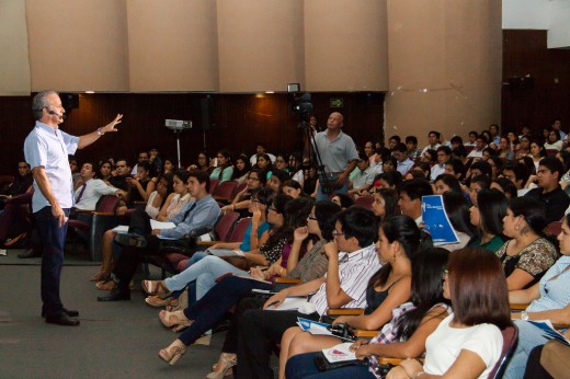 Nano Guerra también participó del evento en el Teatro Municipal de Piura.