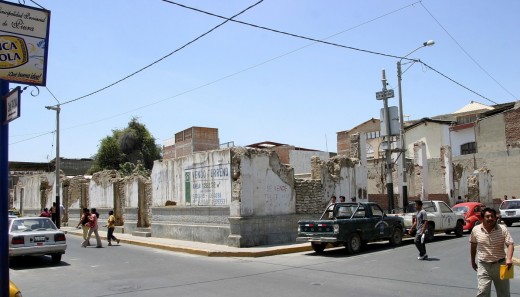 Cruce de calle La Libertad y Apurímac en Piura.