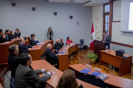 El vicerrector adjunto de Campus Lima, Francisco Bobadilla, inaugura el Coloquio Centenario "De la Crisis Presente a la Crisis del Presente".