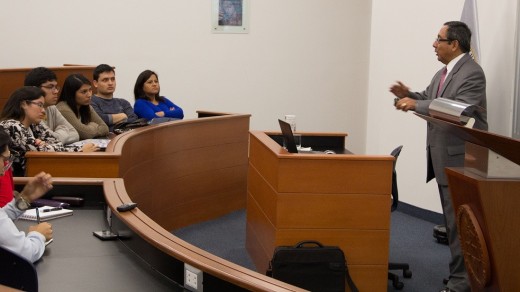 Charla doctor Bobadilla