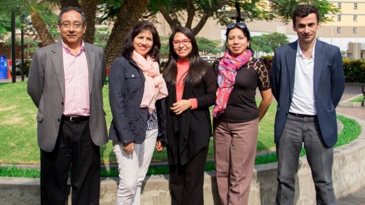 Dr. Jesus Porres acompañado del vicerrector adjunto, Dr. Francisco Bobadilla y  profesoras de Humanidades: Dra. Eliana Gonzales, Lic. Katia Gonzales y la Dra. Elizabeth Hernández 