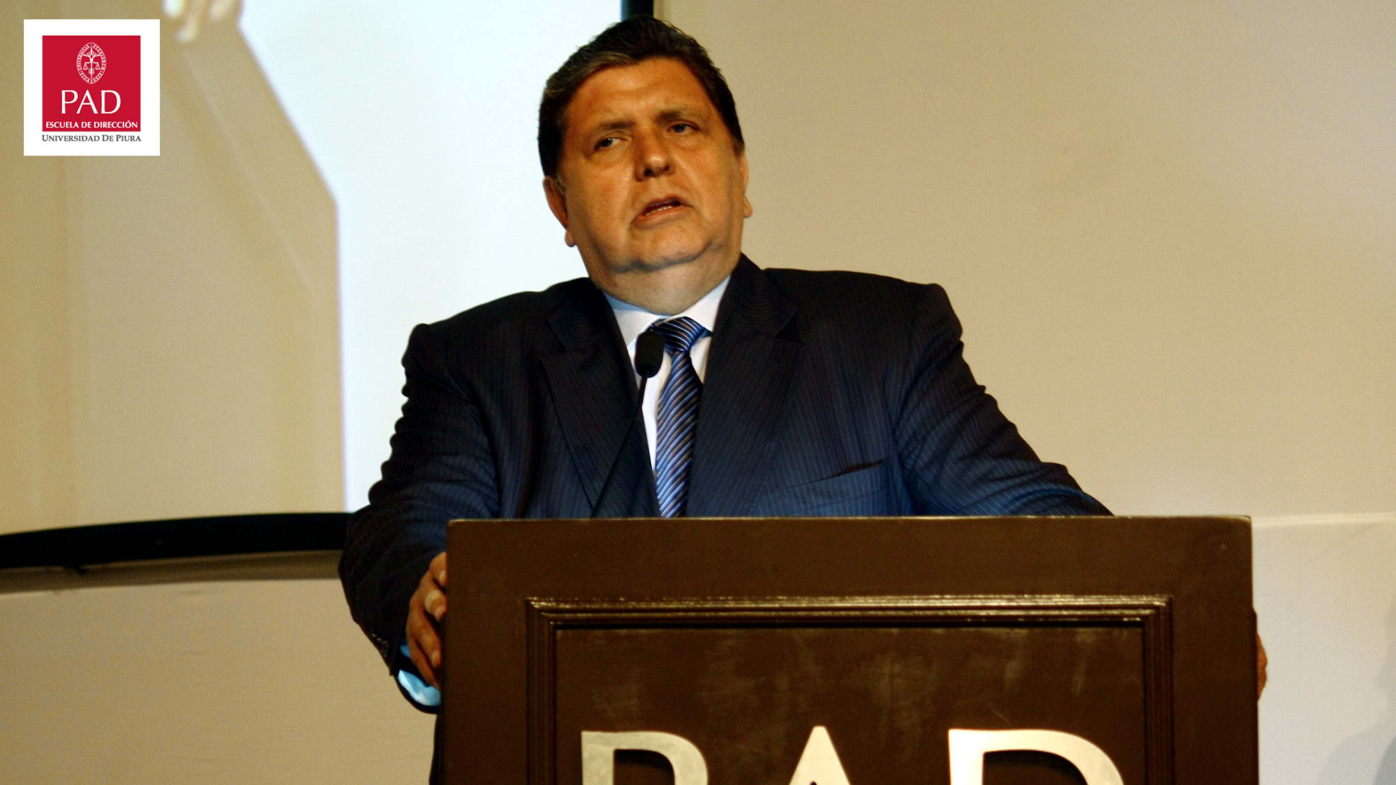 En su visita al PAD, el presidente Alan García Pérez dijo que el crecimiento de la economía dependía de los peruanos.