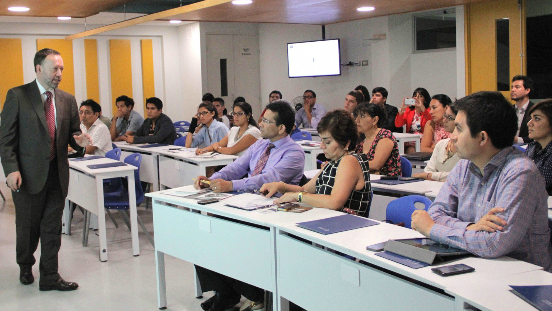 La Oficina de Alumni del Campus Lima inició las 'Sesiones de Continuidad' con el tema 'Riesgo Reputacional'. En ella se expuso la importancia de una buena gestión en las empresas.